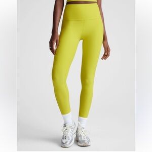 Beyond yoga Legging COLOR: LIME CITRON HEATHER
New with tags